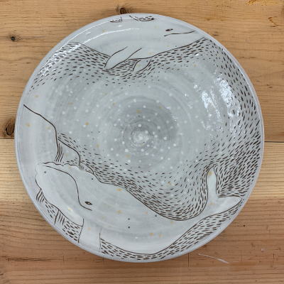 Assiette baleines blanches, La Datcha