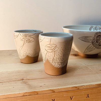 Grands gobelets avec nénuphars