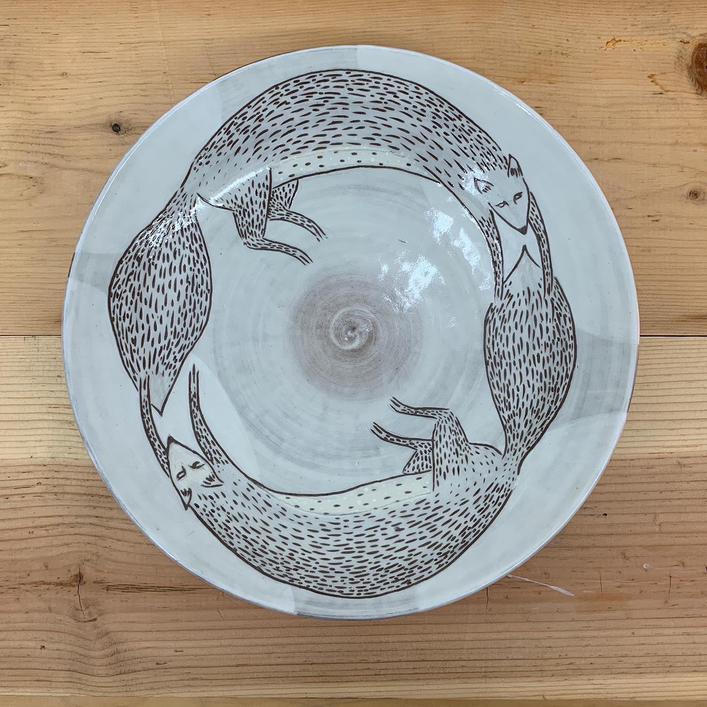 Assiette avec course de lièvres, La Datcha