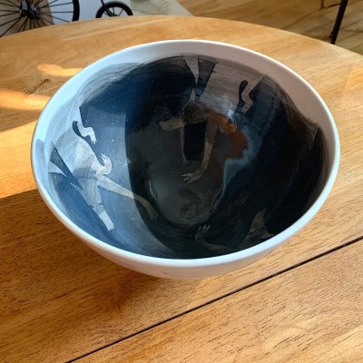 Bowl with three wolves